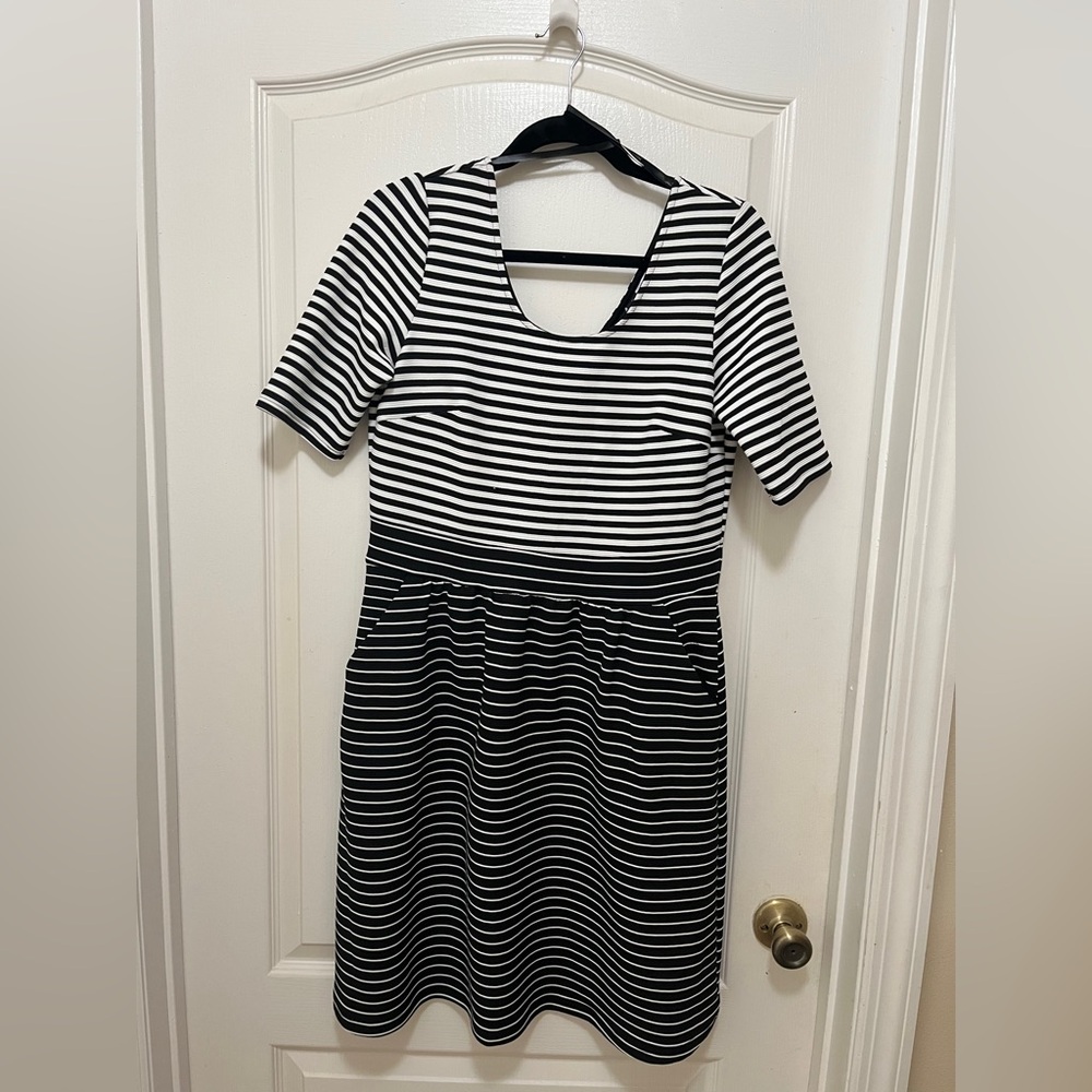 Nina Leonard Black White Striped Midi Dress Size M Short Sleeve Back Zip